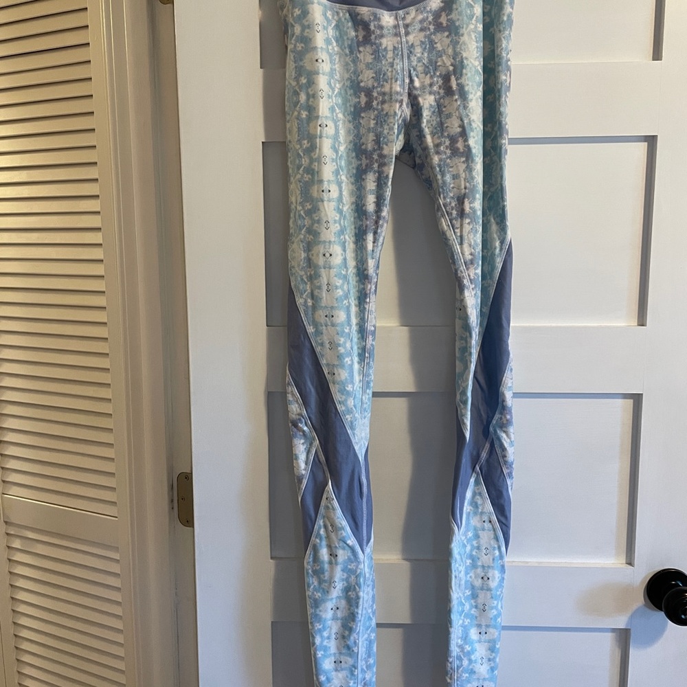 Wolven Threads Blue and Purple Yoga Leggings